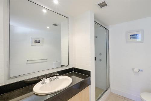 Ένα μπάνιο στο Superbly Situated Noosa Heads