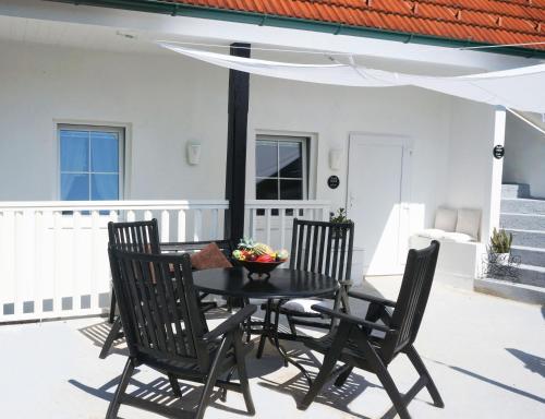 Balkón alebo terasa v ubytovaní Ferienhaus BLACK & WHITE
