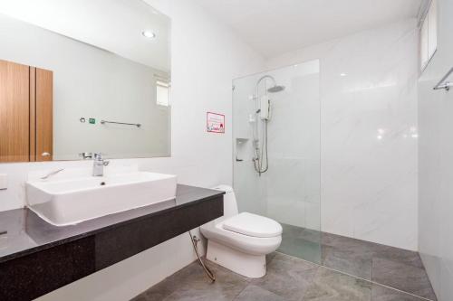 Koupelna v ubytování Tripple P Pool Villa ชะอำ