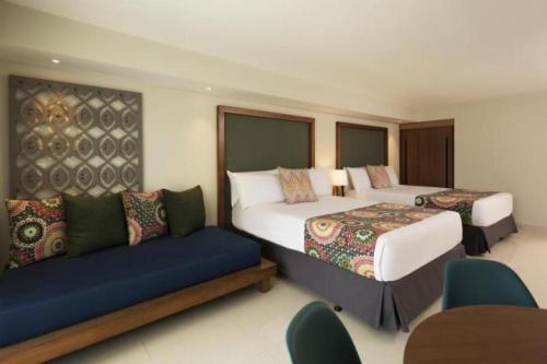 Postel nebo postele na pokoji v ubytování Celuisma Playa Dorada All Inclusive