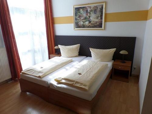Postel nebo postele na pokoji v ubytování Hotel Garni Heuschober
