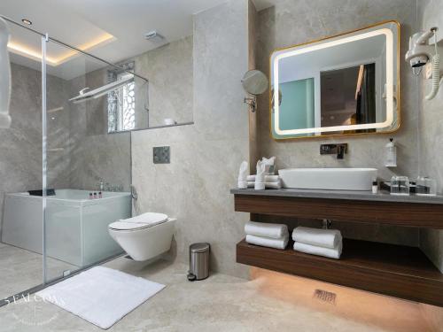 Ένα μπάνιο στο 5 Falcons The Luxury Residency