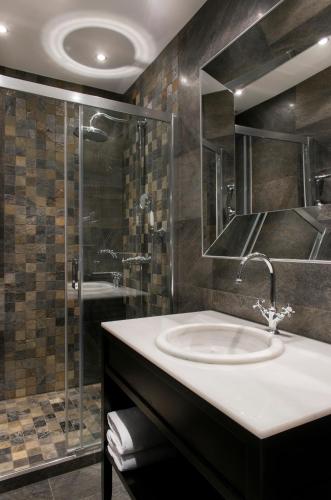 a bathroom with a sink and a shower at Villa Glamour in Paris