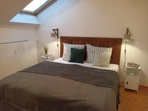 Postel nebo postele na pokoji v ubytování Stadt-Loft mit Dachterrasse