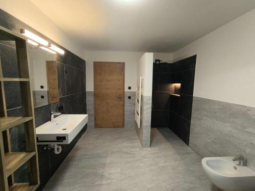 Koupelna v ubytování SiLENA Family Apartment