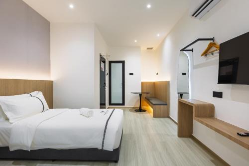 Ένα ή περισσότερα κρεβάτια σε δωμάτιο στο Edenwood Hotel