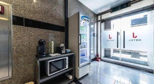 Kuchyň nebo kuchyňský kout v ubytování Hotel J Suwon