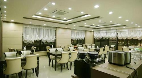 Restoran või mõni muu söögikoht majutusasutuses Benikea Ariul Hotel