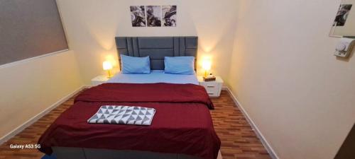 Ένα ή περισσότερα κρεβάτια σε δωμάτιο στο Splendid 3-Bedroom Apartment near Buhaira Corniche