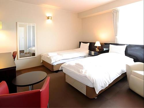 Postel nebo postele na pokoji v ubytování Hotel The Grand Court Matsusaka