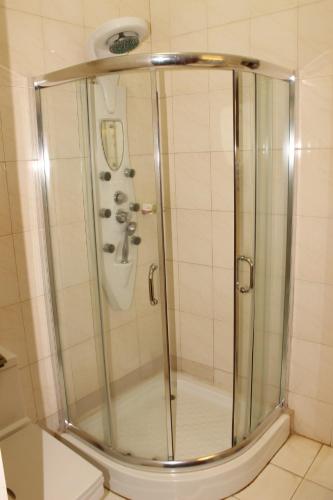 A bathroom at Hotel Residence Flamani