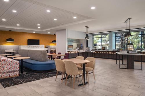 Un lugar para sentarse en Home2 Suites By Hilton Flagstaff