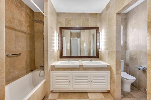 Villa in Marbella with Private Pool & Panoramic Mountain Views