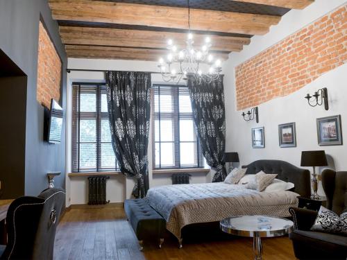 a bedroom with a bed and a couch at Leonardo 2 in Kraków