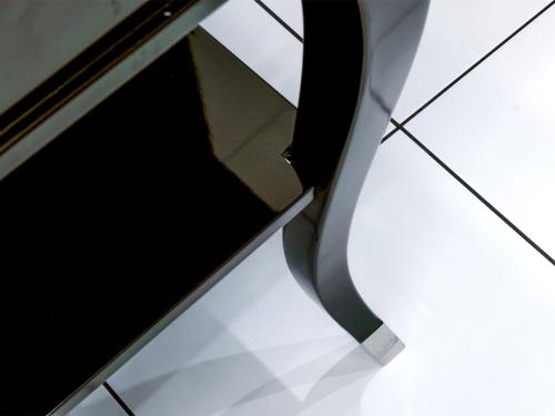 a close up of a glass table with a window at Leonardo 2 in Kraków