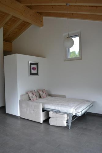 a white room with a couch and a window at Appartement Lens in Lens