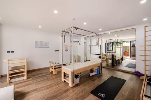 Postel nebo postele na pokoji v ubytování The One Chiang Mai 214 - Family Suite 2BR 2bath, Pool View near Central Festival