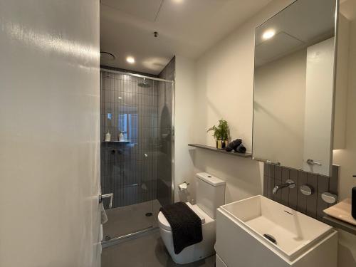 Ένα μπάνιο στο Prime location in Southbank - Shadow Play Apartment