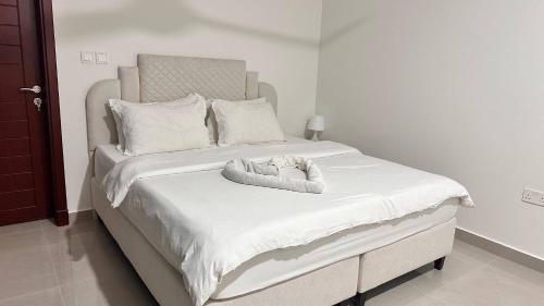 Ένα ή περισσότερα κρεβάτια σε δωμάτιο στο Kayan 1 bhk ~ 10 mins from everywhere in Muscat