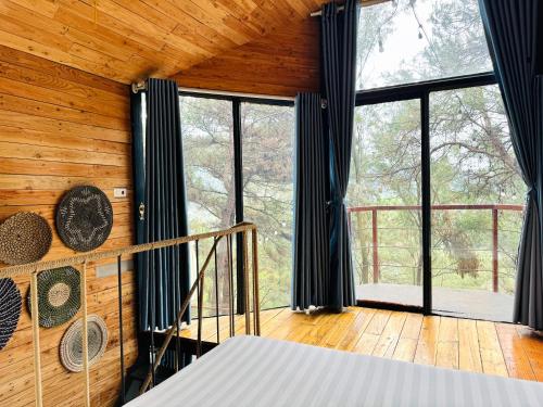 Postel nebo postele na pokoji v ubytování DeBay Retreat - Little Đà Lạt Chill Villa