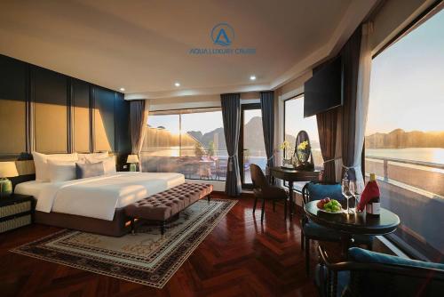 Ένα ή περισσότερα κρεβάτια σε δωμάτιο στο Aqua Luxury Cruise by AHG