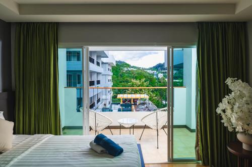 Postel nebo postele na pokoji v ubytování Casa Del M Patong Phuket - Newly Renovated