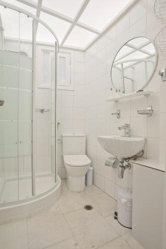 Alex Guesthouse Stylish Studio near the Sea