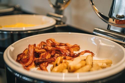 Jídlo v hotelu nebo okolí