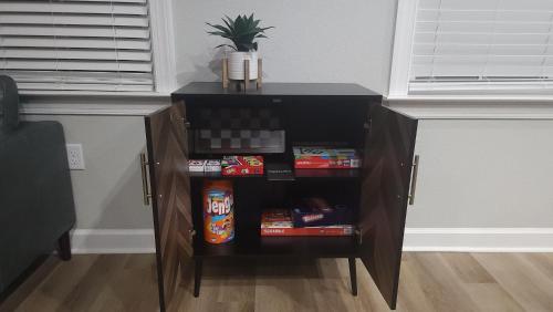 Fotografie z fotogalerie ubytování 2024 Modern Farmhouse- Cozy Vibes, Rural Charm v destinaci Elizabeth City