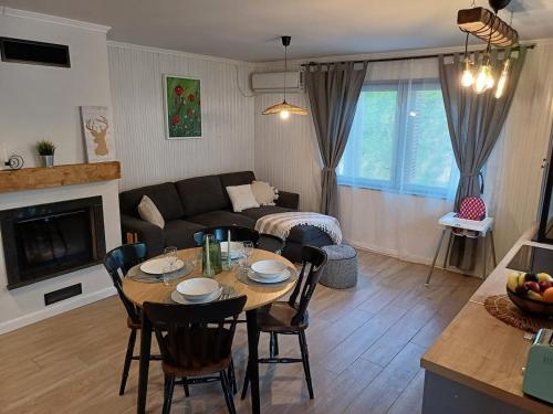 Posezení v ubytování Urban`s Hill by GREEN Croatia