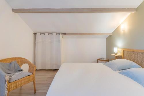 Postel nebo postele na pokoji v ubytování Fleur de Thym