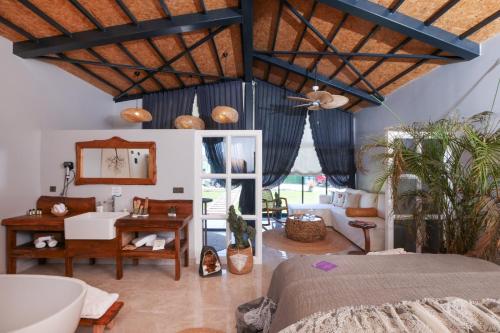 Postel nebo postele na pokoji v ubytování Hunza Longevity