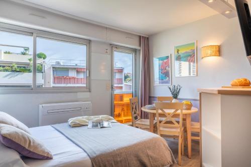 Ένα ή περισσότερα κρεβάτια σε δωμάτιο στο Résidence Pierre & Vacances La Promenade des Bains