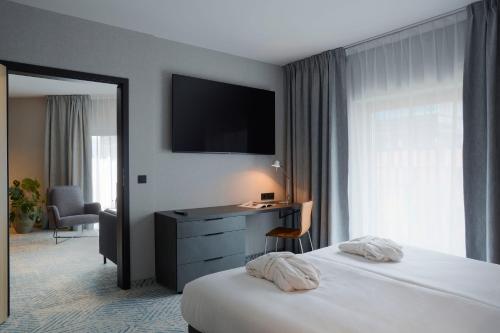Q Hotel Plus Wrocław — Photo of the whole room
