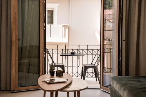 Théros Urban Retreats
