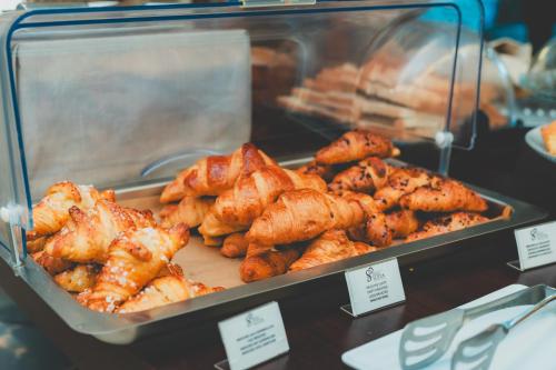 Eten bij of ergens in de buurt van het hotel

