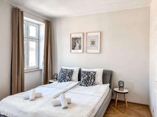 Postel nebo postele na pokoji v ubytování Meidling Living Spaces