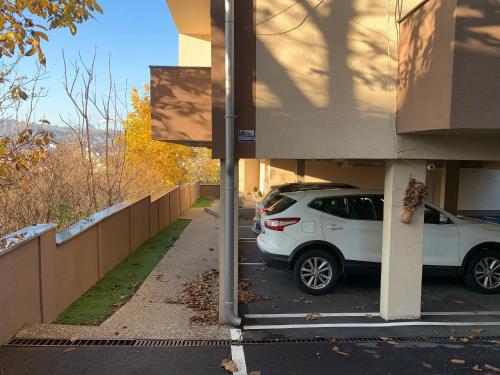 Το κτήριο όπου στεγάζεται  το διαμέρισμα