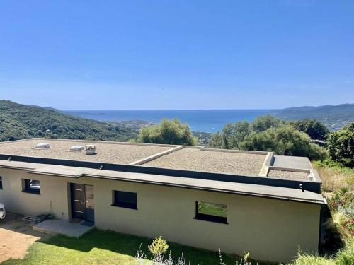 Villa d'architecte avec vue mer imprenable et piscine chauffée