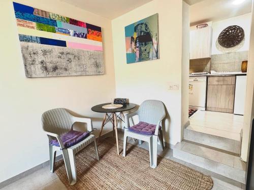 Η κουζίνα ή μικρή κουζίνα στο DavOs studios