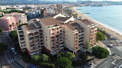 LE CAPITOLE Vue mer Studio cabine 27m2 2 adultes 2 enfants avec climatisation et garage