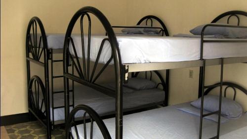 two sets of bunk beds in a room at Hostal Cumbres del Volcan Flor Blanca in San Salvador