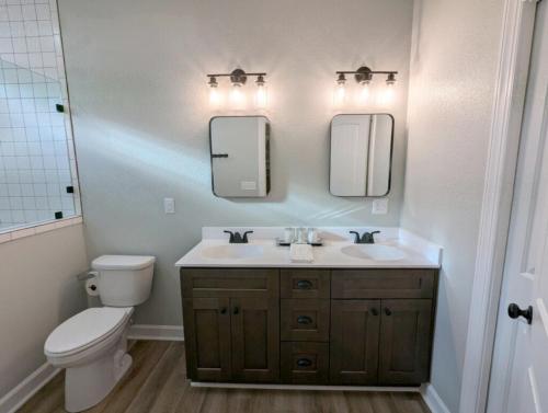 Vannituba majutusasutuses 2024 Modern Farmhouse- Cozy Vibes, Rural Charm