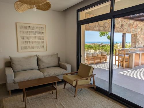 Spacious 3BR Apartment Glorious Panoramic Seaviews