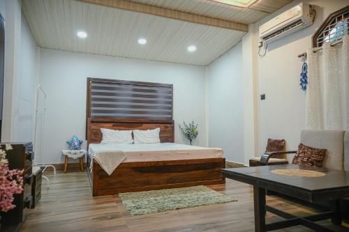 Ένα ή περισσότερα κρεβάτια σε δωμάτιο στο Eminence Stay