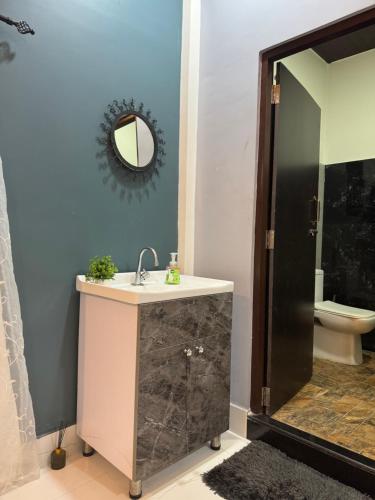 Ένα μπάνιο στο Eminence Stay