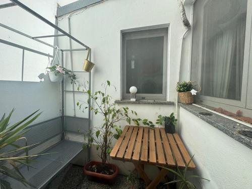 MCH P ROMANA 4 stops from Duomo quiet studio with private small balcony