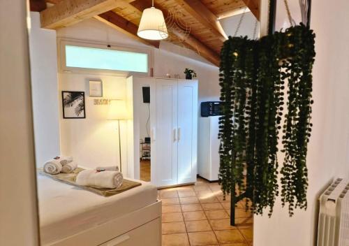 MCH P ROMANA 4 stops from Duomo quiet studio with private small balcony