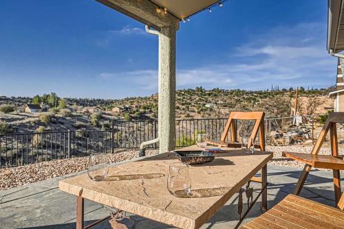 Rõdu või terrass majutusasutuses Desert Oasis Near Hiking Biking and 4x4 Trails