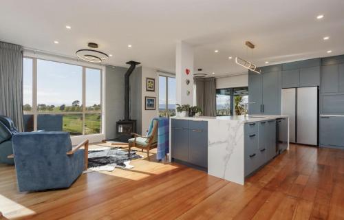 Η κουζίνα ή μικρή κουζίνα στο Shire Peak Farm Near Hobbiton Stunning Views